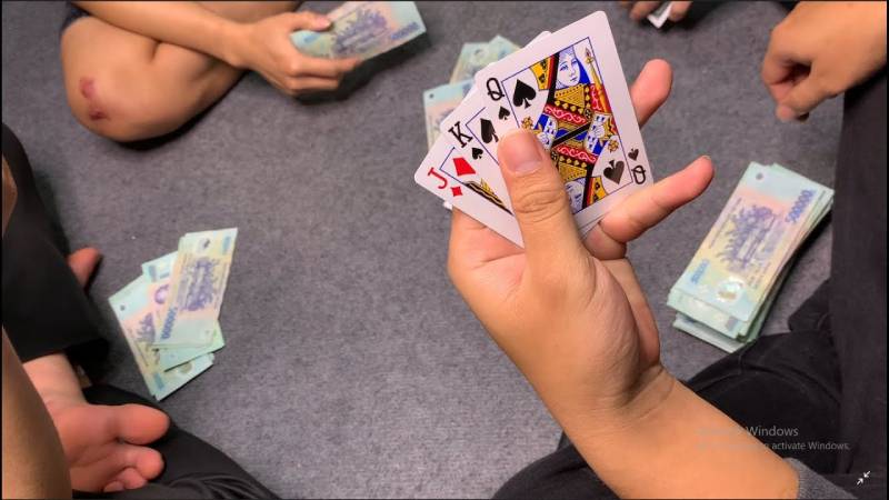 Bài Liêng Là Gì? Chi Tiết Cách Chơi, Luật Chơi Và Mẹo Chiến Thắng 2 Bài liêng là gì?